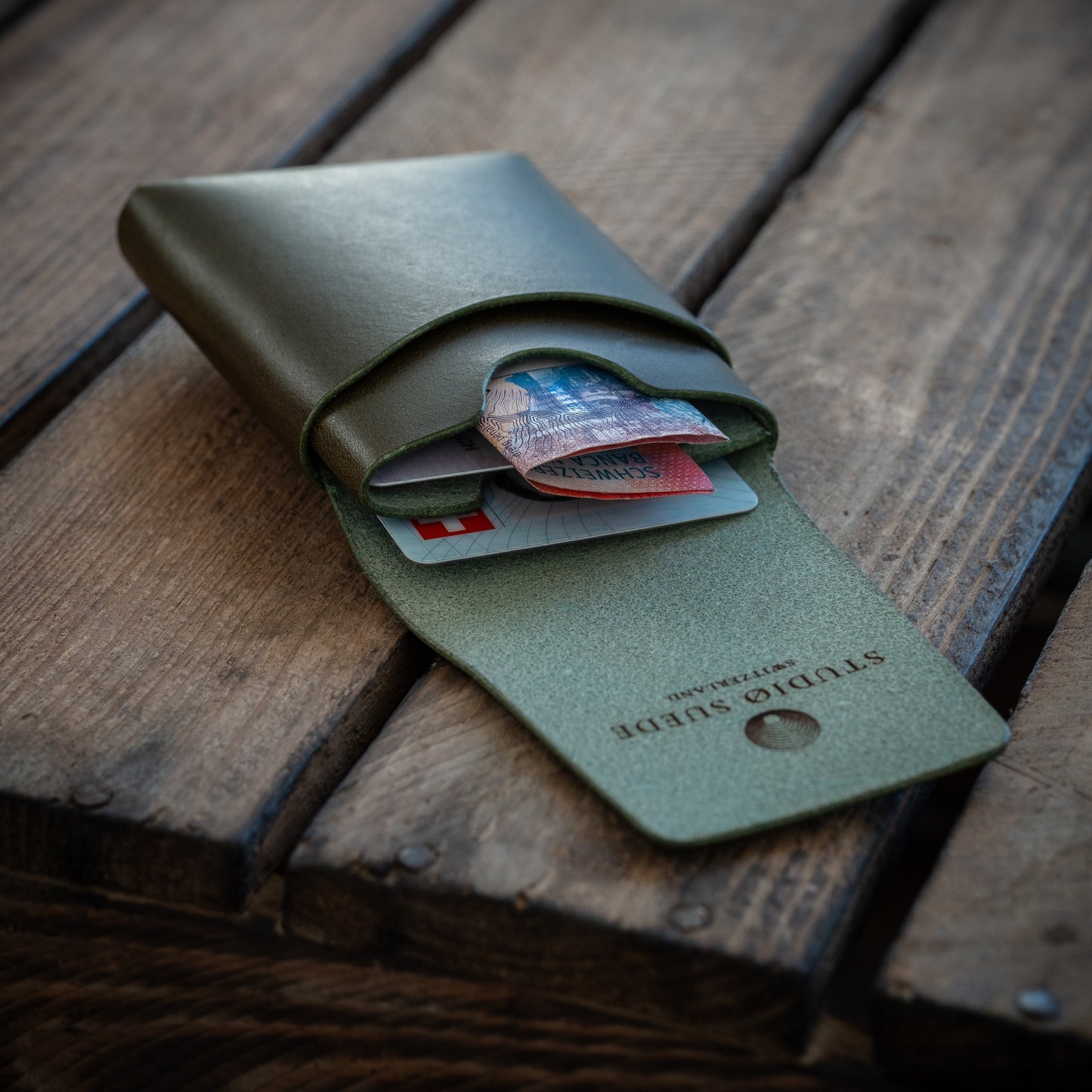 Card holder #23 (olive)